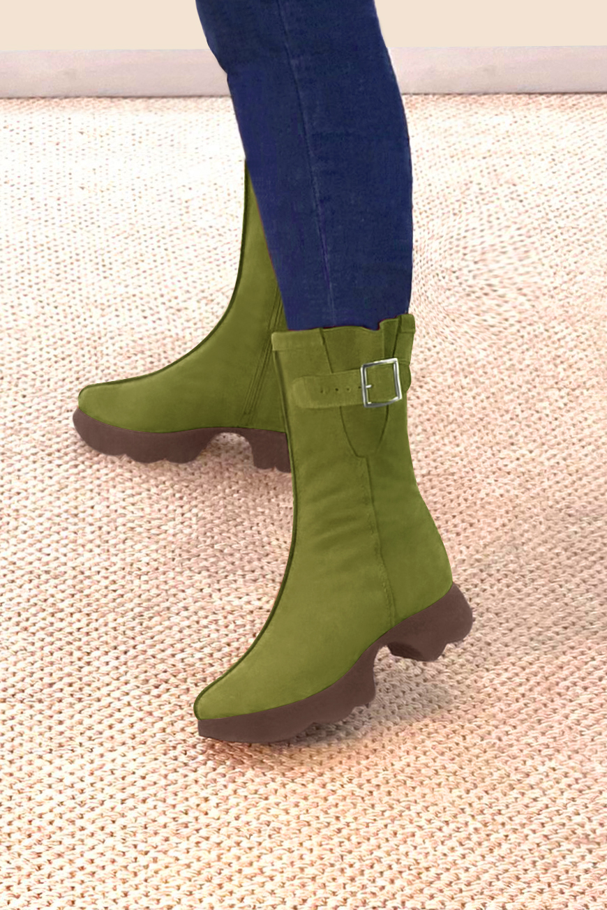 Pistachio green women's ankle boots with a zip on the inside. Round toe. Low rubber soles. Top view - Florence KOOIJMAN